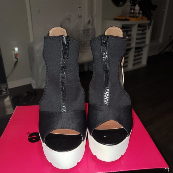 Platform Heels - Picture 2 of 3